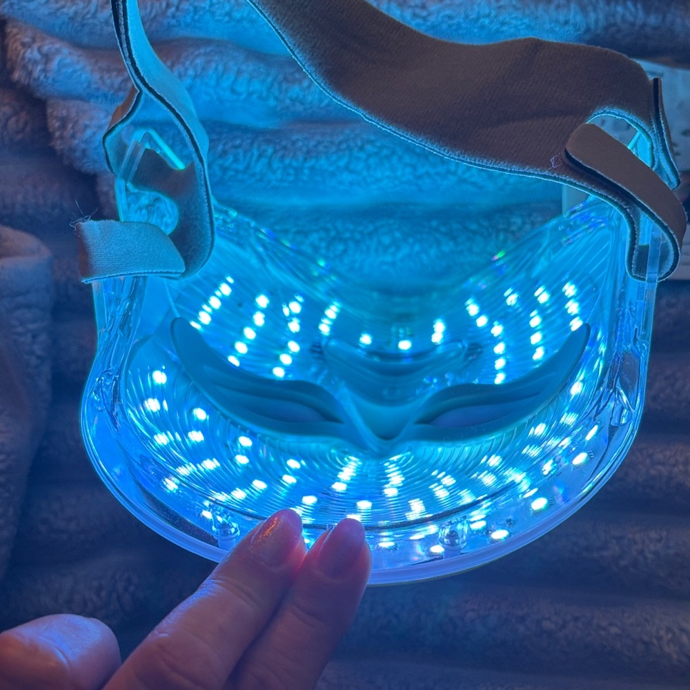 LED Light Therapy Mask with Skincare Wand - Picture 9 of 12